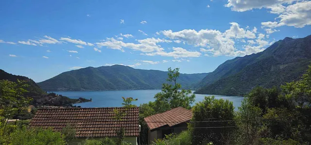Plot with panoramic sea view in Risan, Montenegro — 910 m² — photo 4